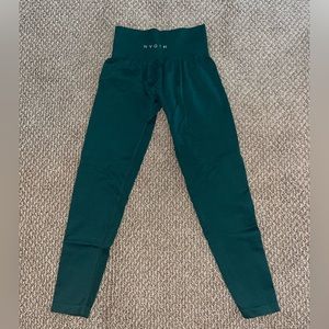 Emerald Green NVGTN workout leggings - size S